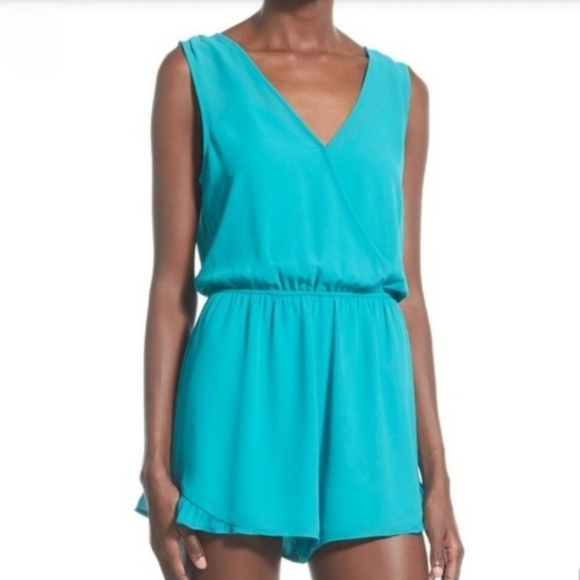 ASTR‎ The Label Women's Teal Ruffle Hem Sleeveless Romper - Picture 1 of 9